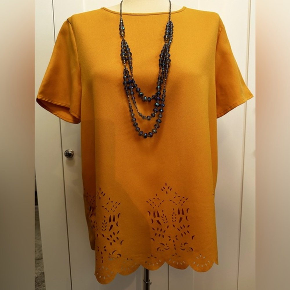 Pale Orange Laser Cut Short Sleeved Top Sz LRG